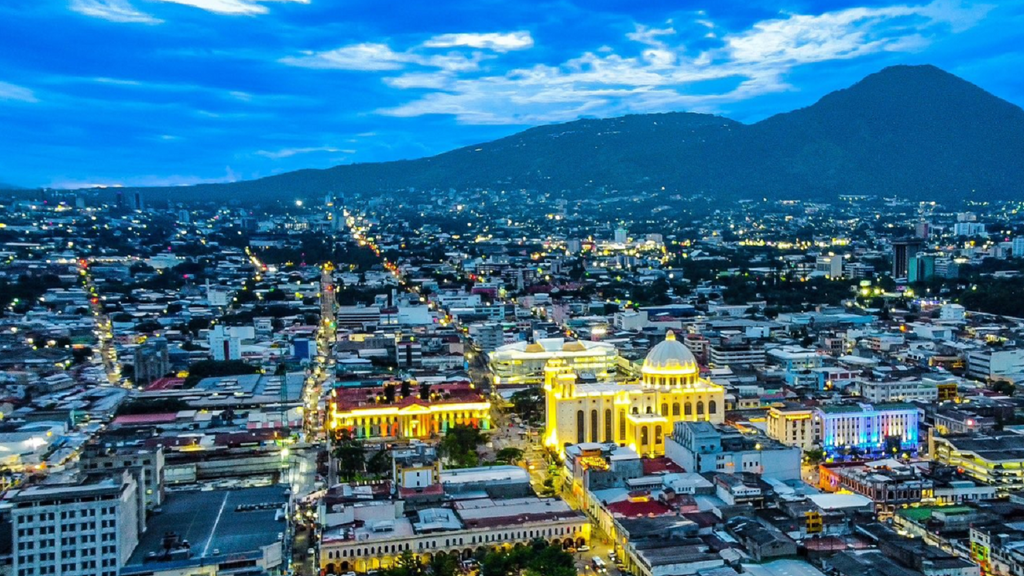 RANKINGS DE ASEGURADORAS EN EL SALVADOR