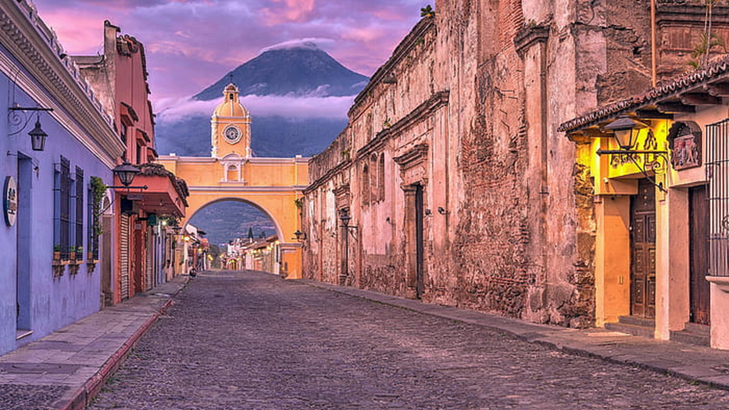 MERCADO DE TARJETAS DE CRÉDITO EN GUATEMALA: ANALISIS DE LA COMPETENCIA Y PROYECCIONES