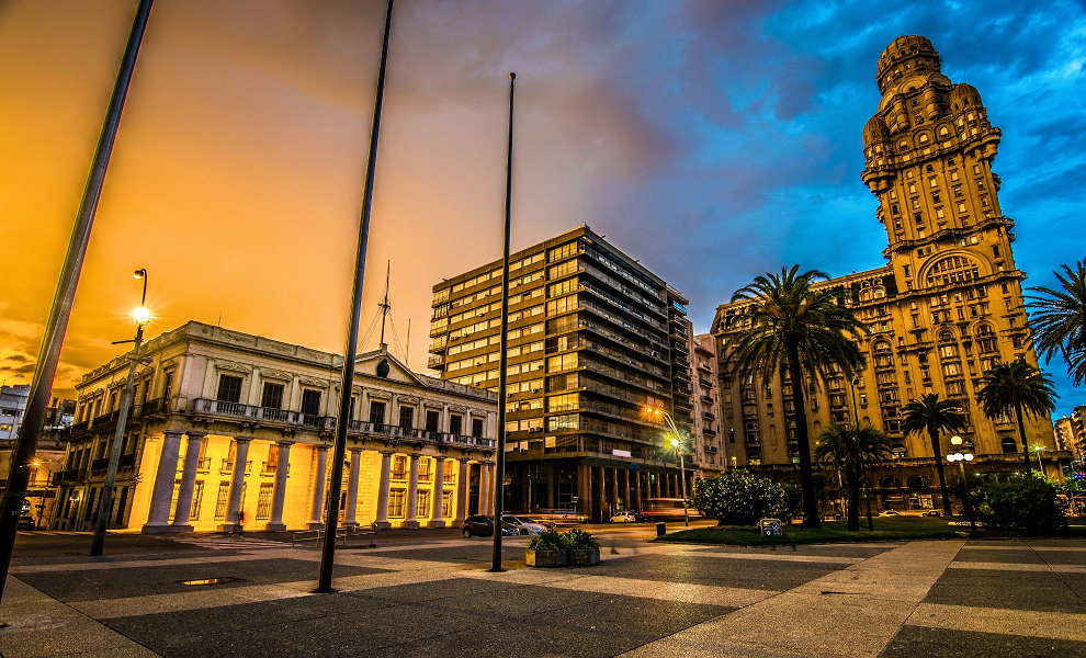 MERCADO ASEGURADOR DE URUGUAY: ANÁLISIS COMPETITIVO Y TÉCNICO POR RAMO, ESTADOS CONTABLES, RESULTADOS POR ASEGURADORA